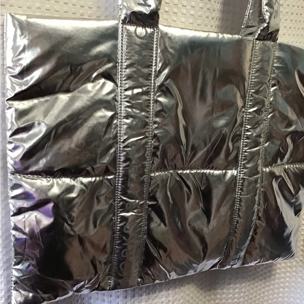 BATH & BODY WORKS TOTE BAG, NWT - Picture 6 of 7